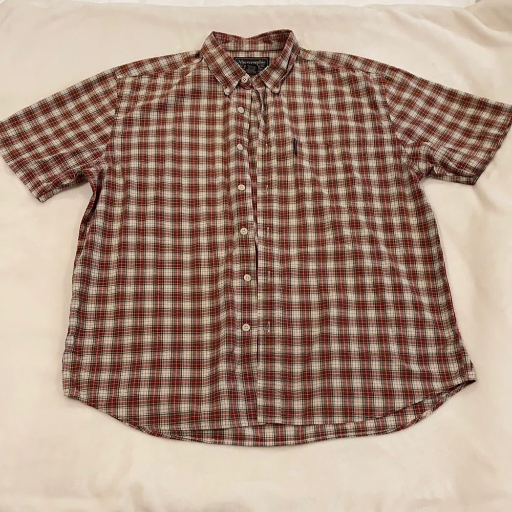 Men’s Abercrombie & Fitch red short sleeve button down